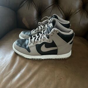 Nike Women’s Black and Beige Sneakers